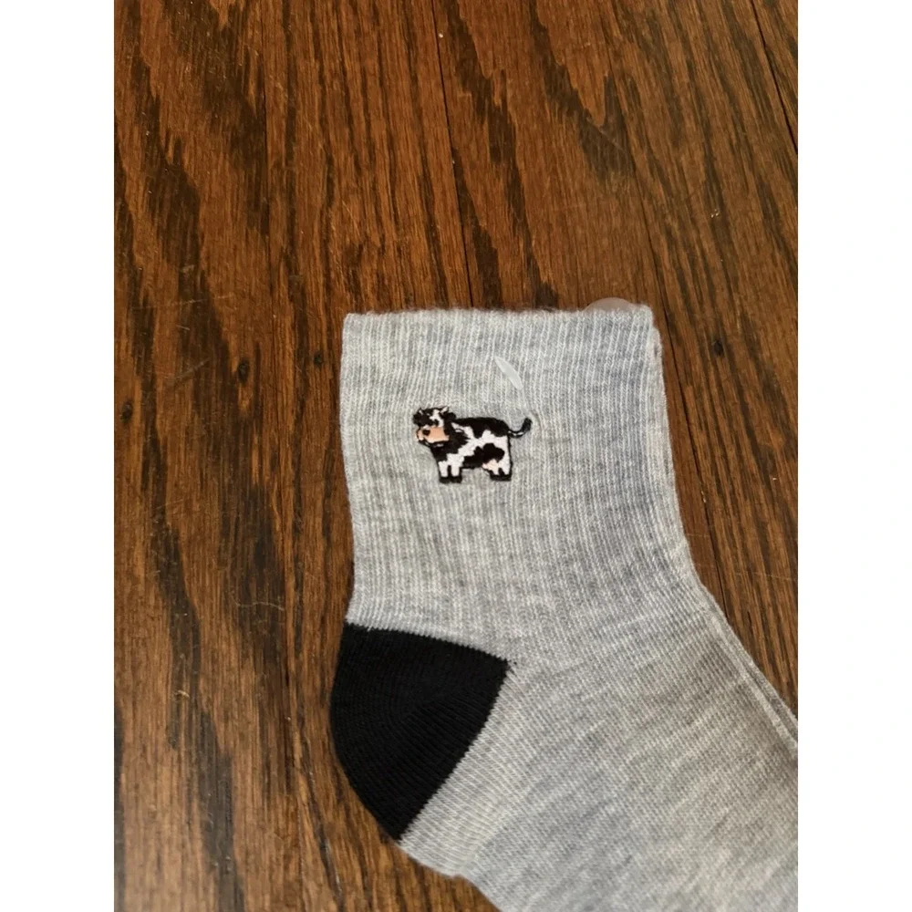Women's Hello Socks! Gray Embroidered Cow Ankle Socks Size 4-10 NWT